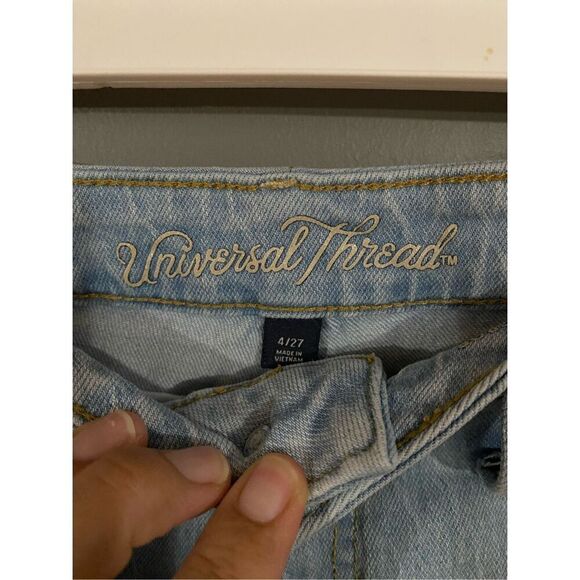 Universal Thread Ripped Distressed Straight Jeans Size 4/27 - Picture 3 of 4
